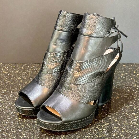 Donald Pliner Juno Leather Heels. Size 8M. Black. - Picture 1 of 8